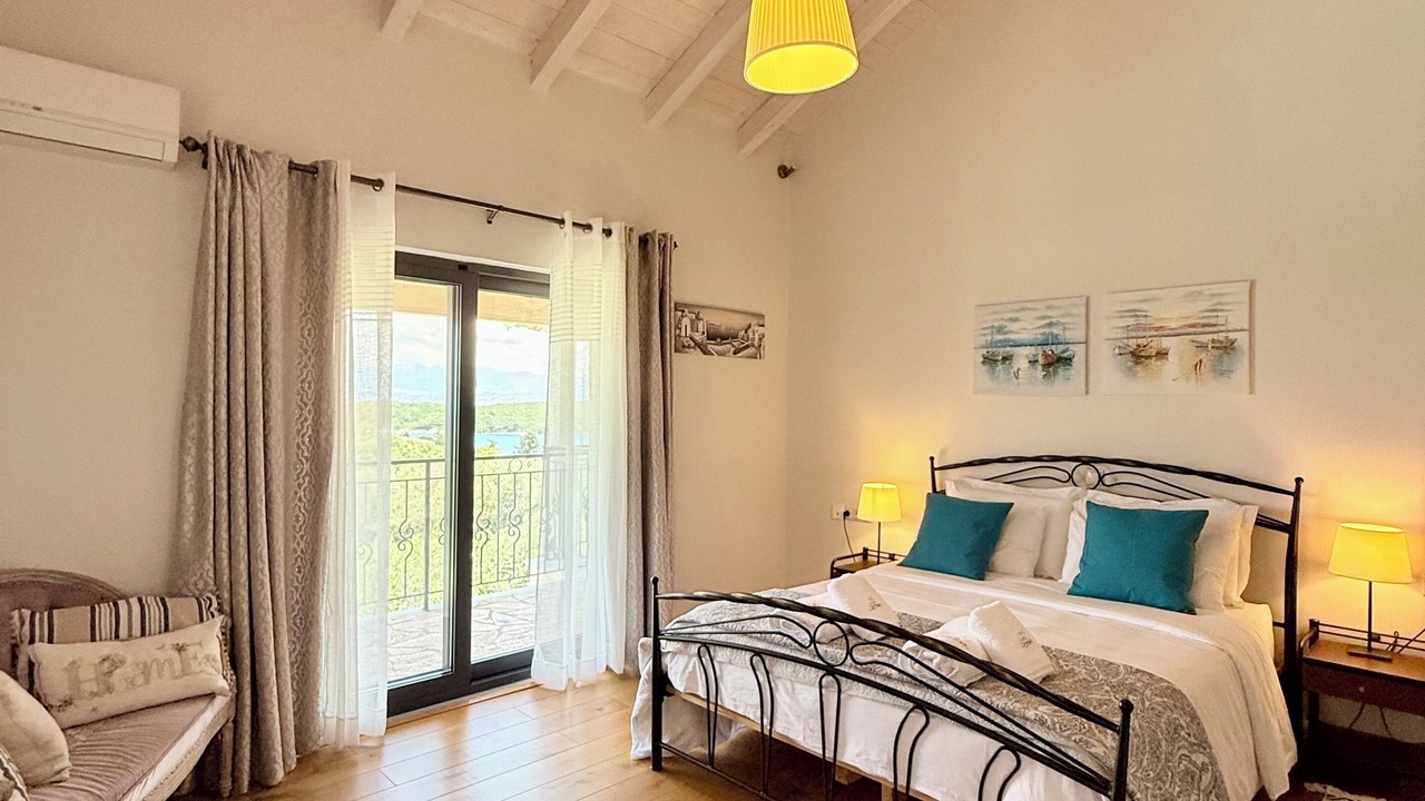 Photo of Bedroom in Petaleia