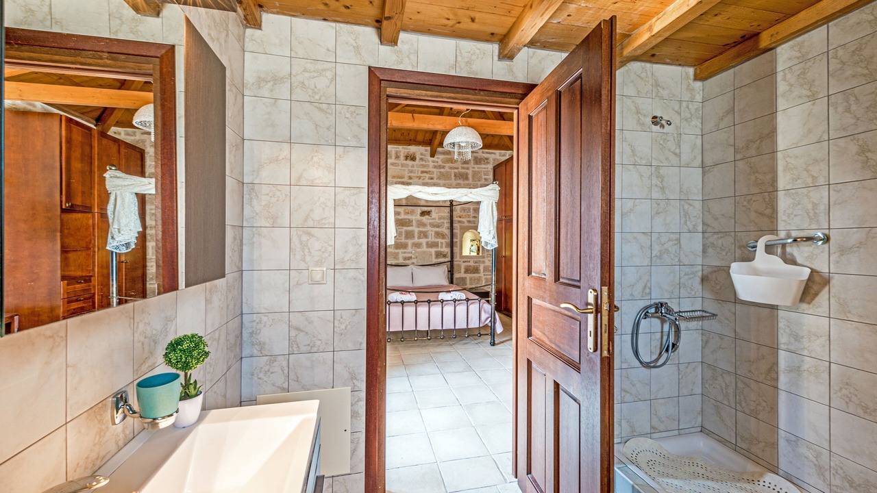 Photo of Bathroom in Prines
