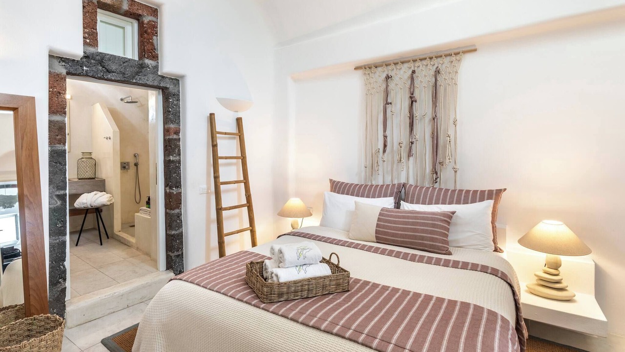 Photo of Bedroom in Imerovigli