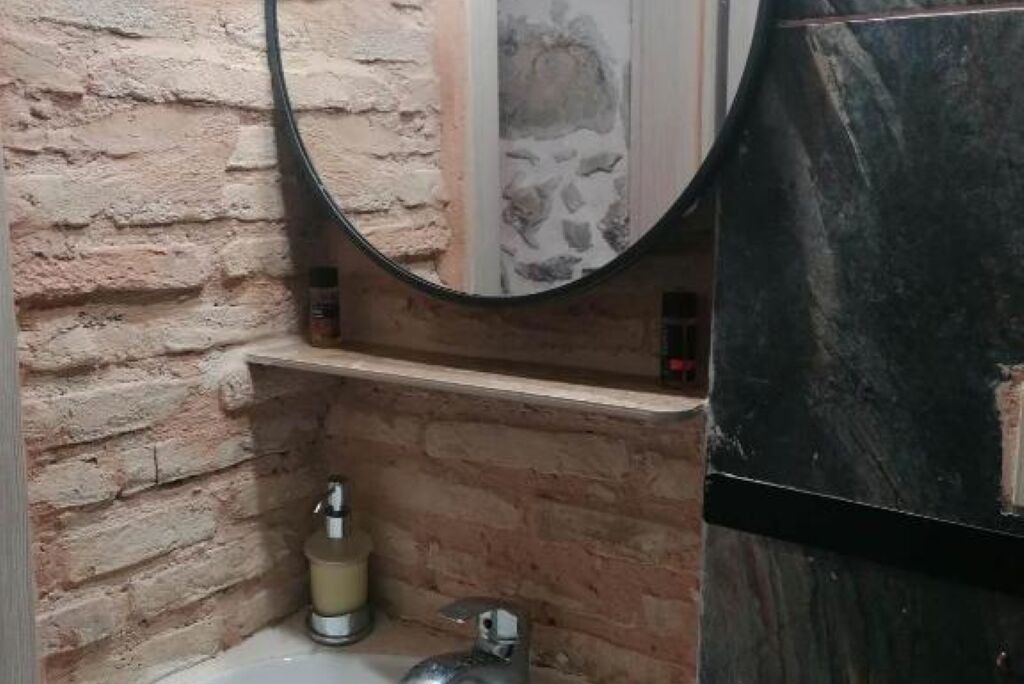 Photo of Bathroom in Omales