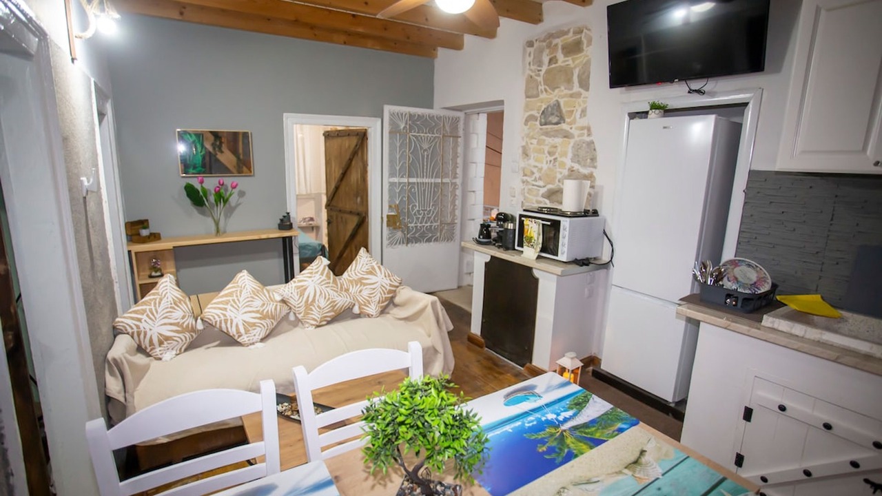 Photo of Livingroom in Messonghi