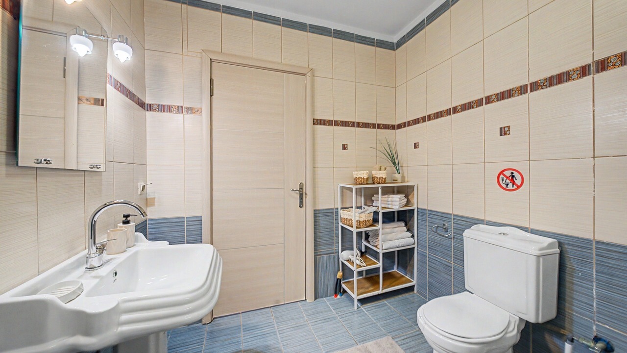 Photo of Bathroom in Chlomos