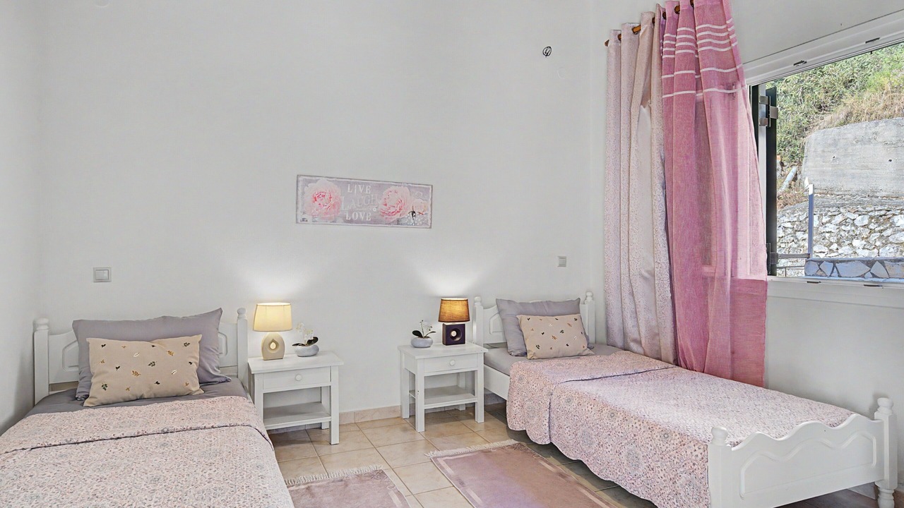Photo of Bedroom in Chlomos