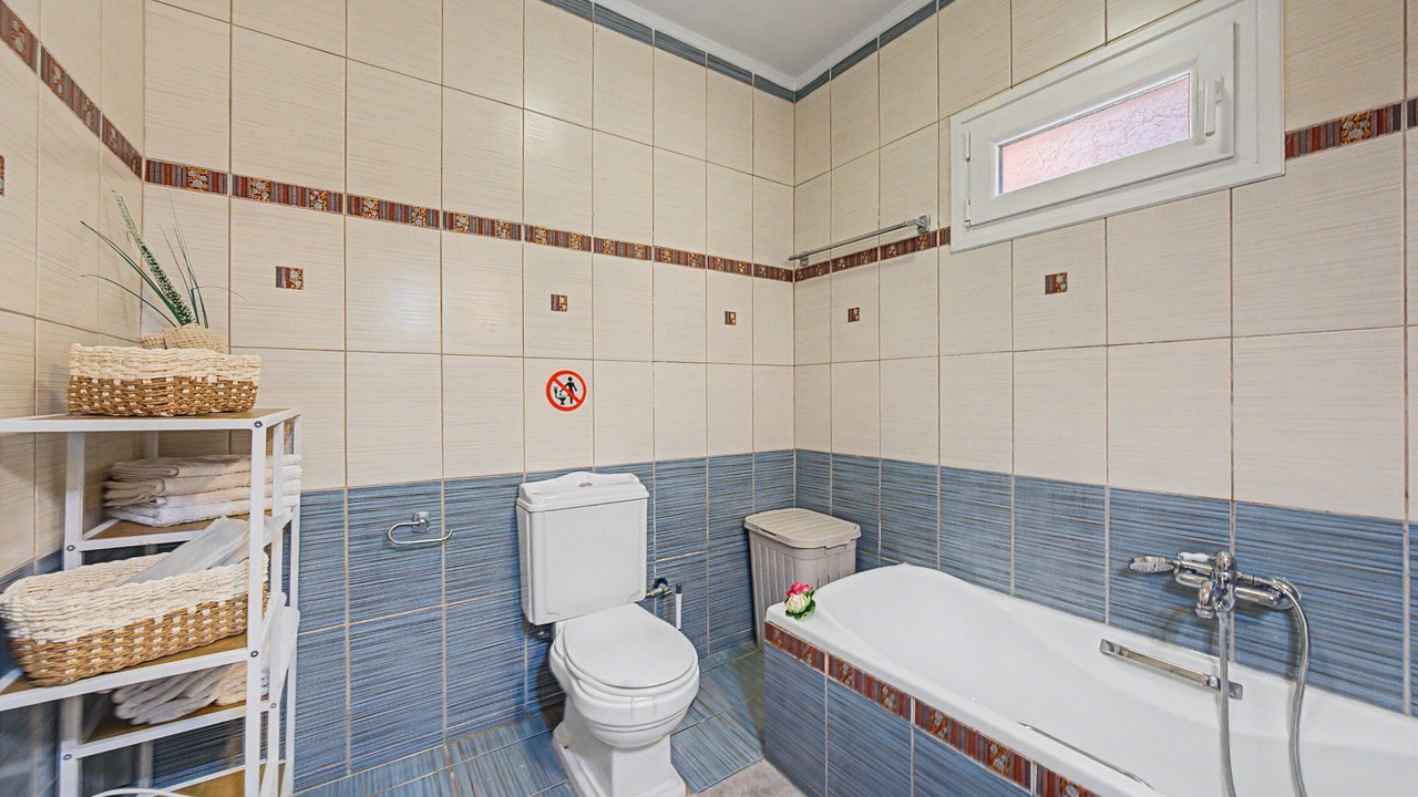 Photo of Bathroom in Chlomos
