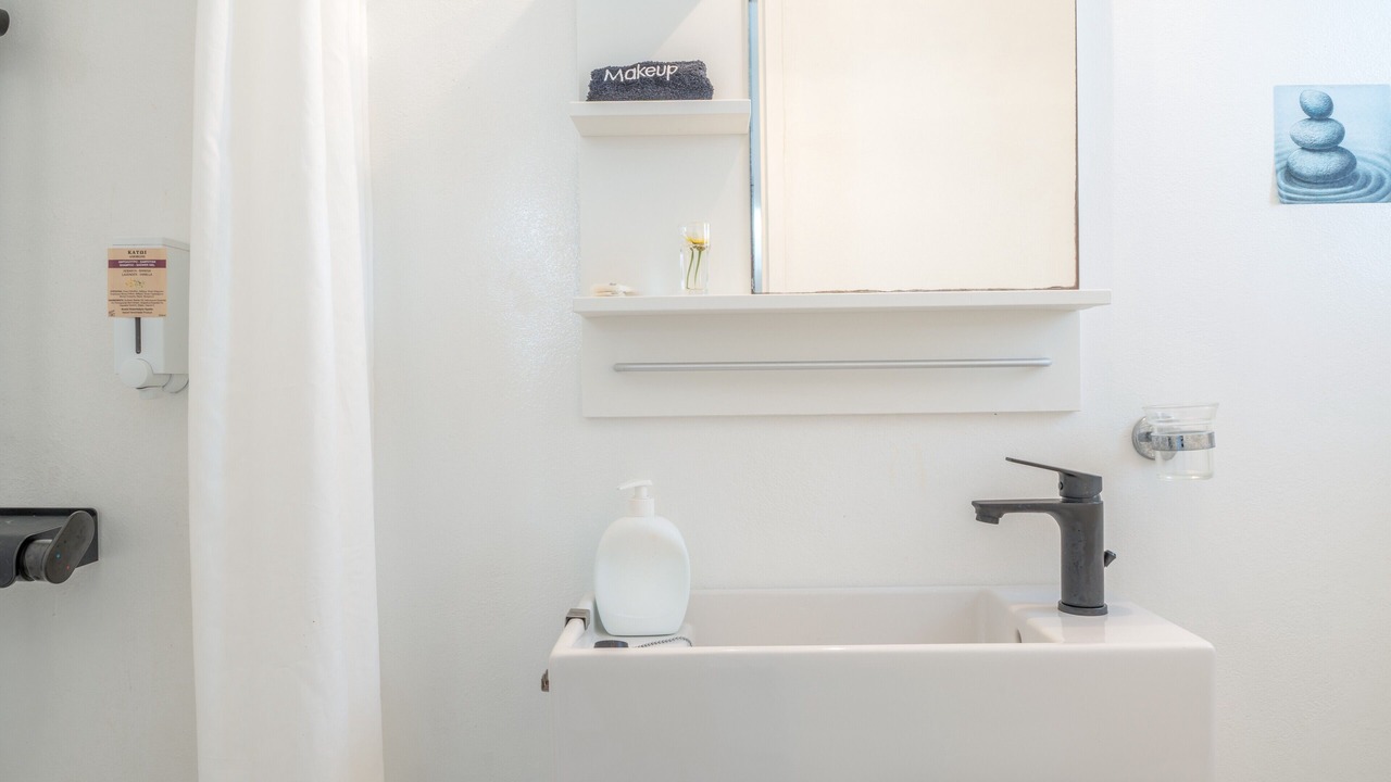 Photo of Bathroom in Katapola