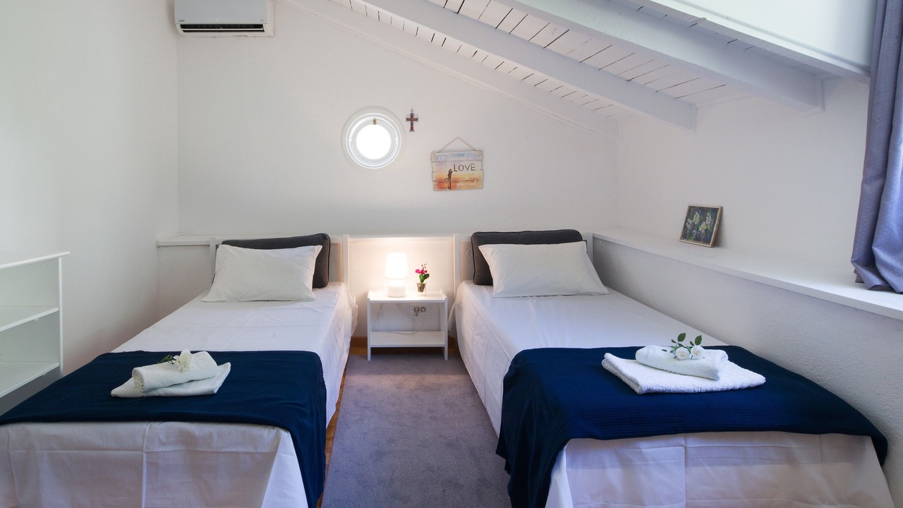 Photo of Bedroom in Petaleia