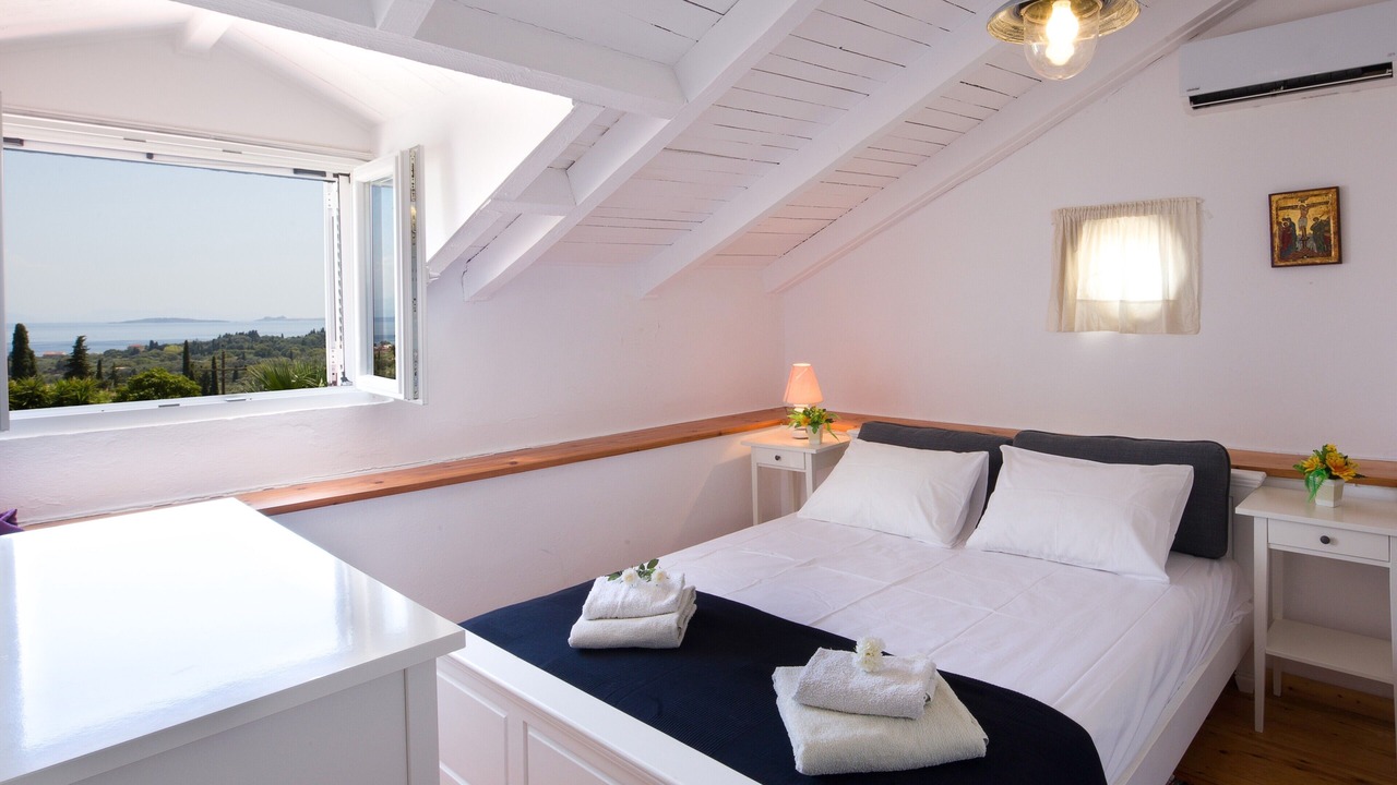Photo of Bedroom in Petaleia