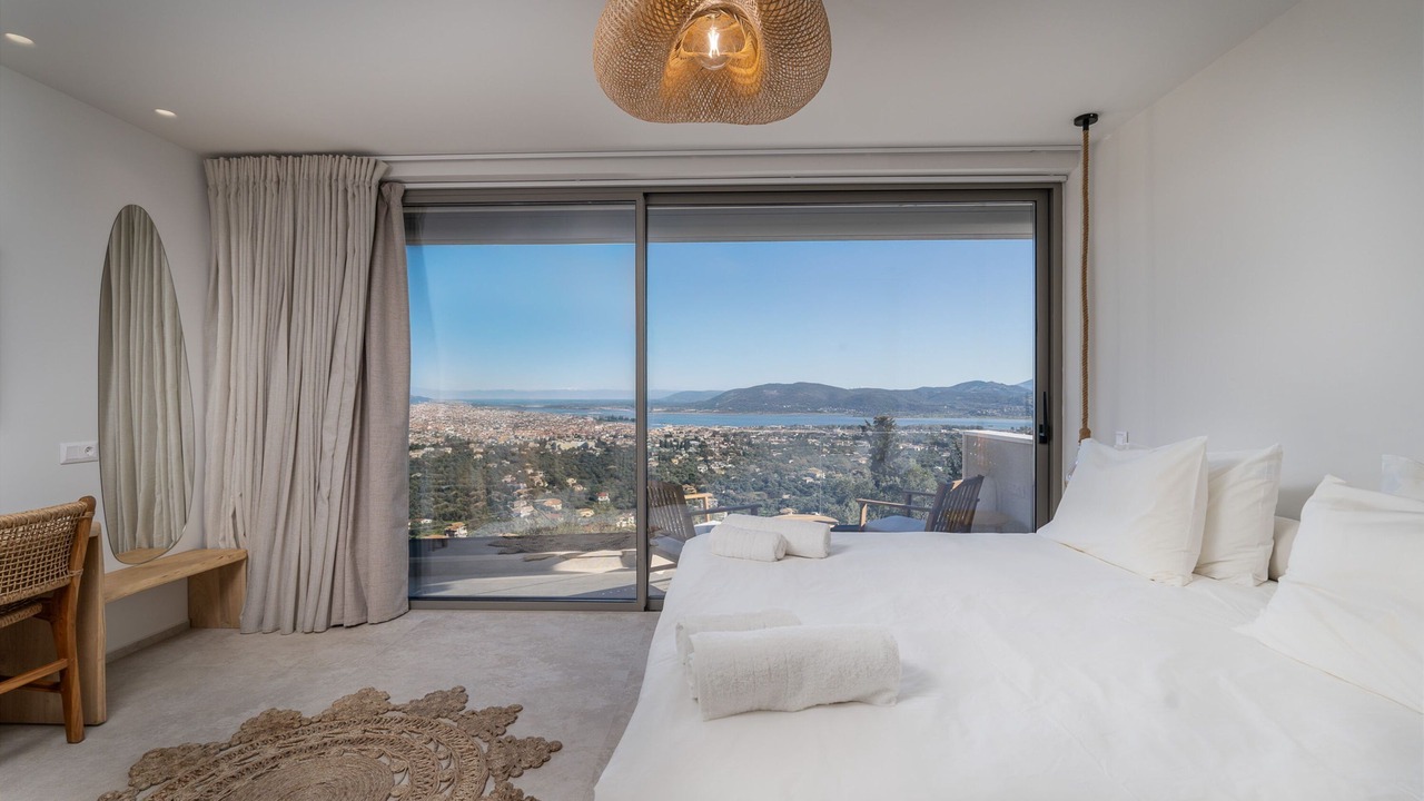 Photo of Bedroom in Apolpaina