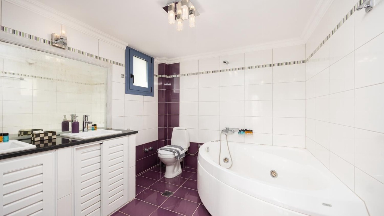 Photo of Bathroom in Chaliotata