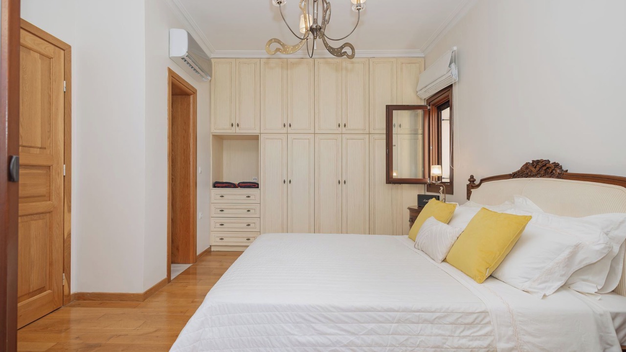 Photo of Bedroom in Petaleia