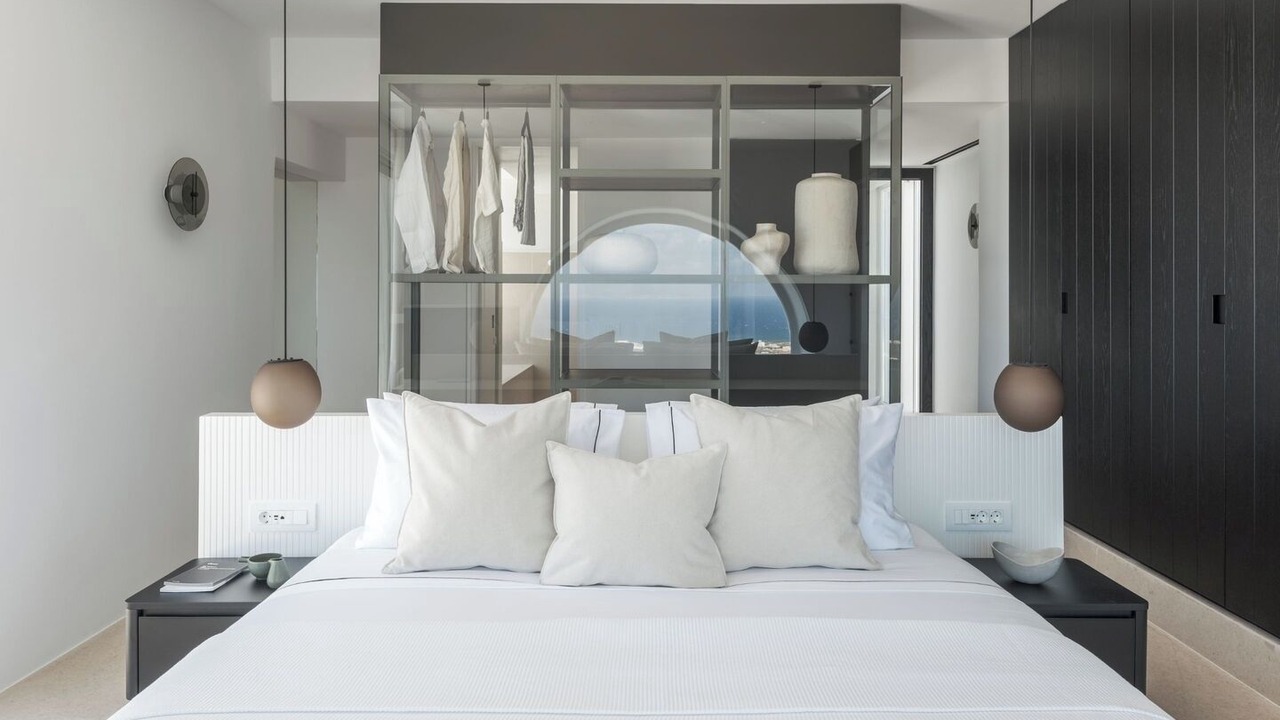 Photo of Bedroom in Oia