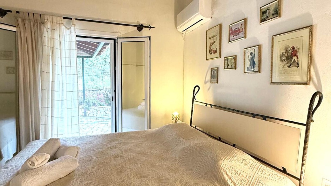 Photo of Bedroom in Peroulion