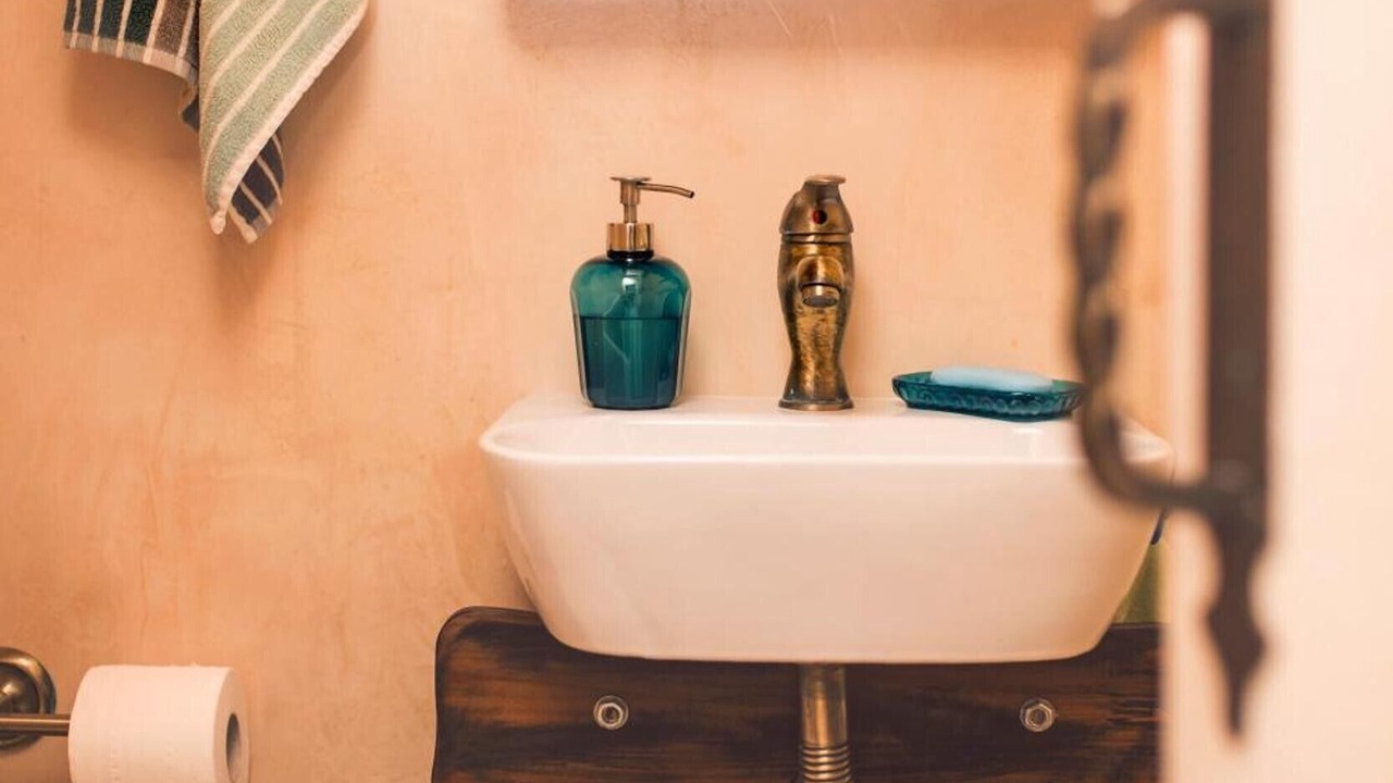 Photo of Bathroom in Chlomos