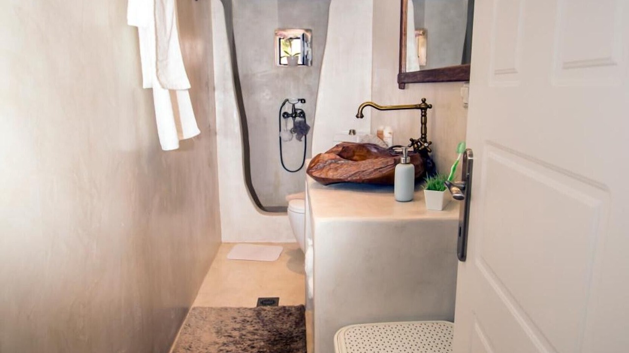 Photo of Bathroom in Chlomos