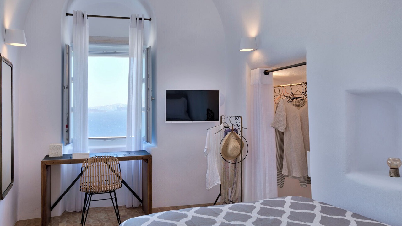 Photo of Bedroom in Oia