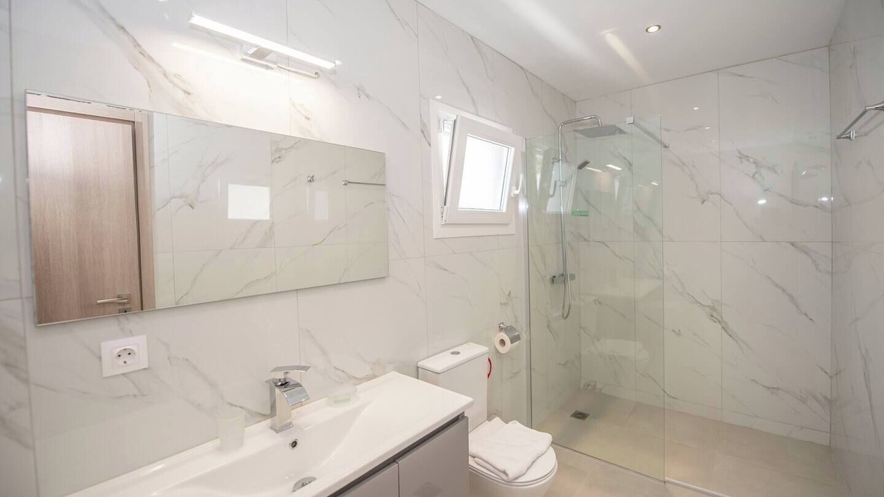 Photo of Bathroom in Agios Stefanos Avliotes