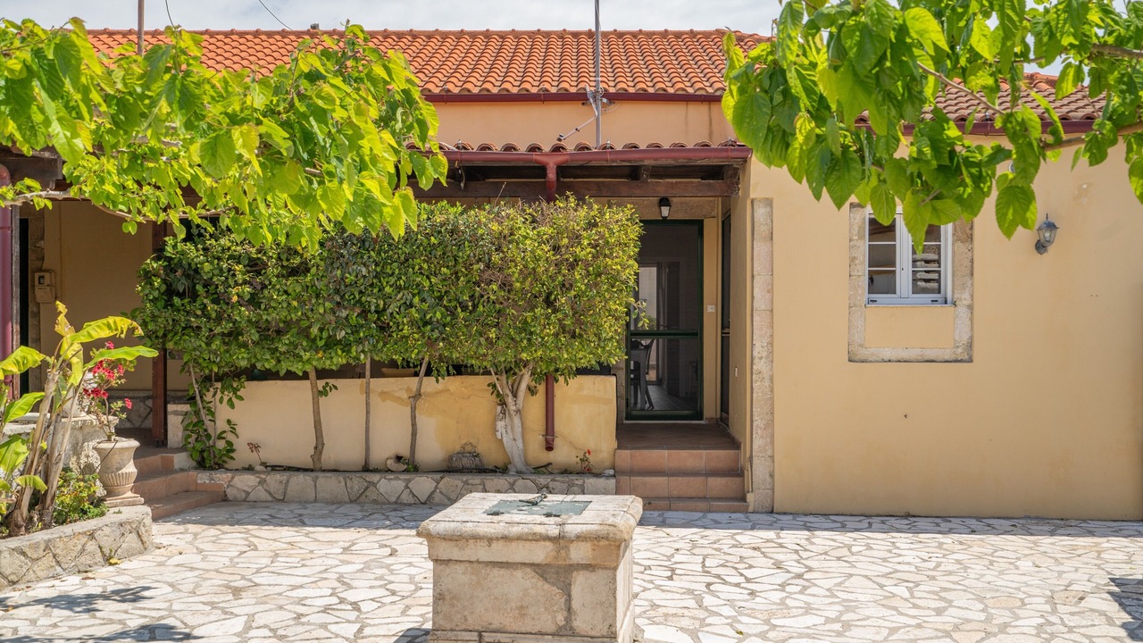 Photo of Outdoor in Parisata