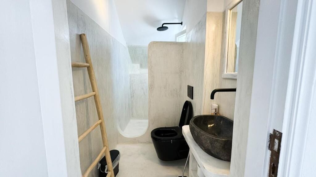 Photo of Bathroom in Kini