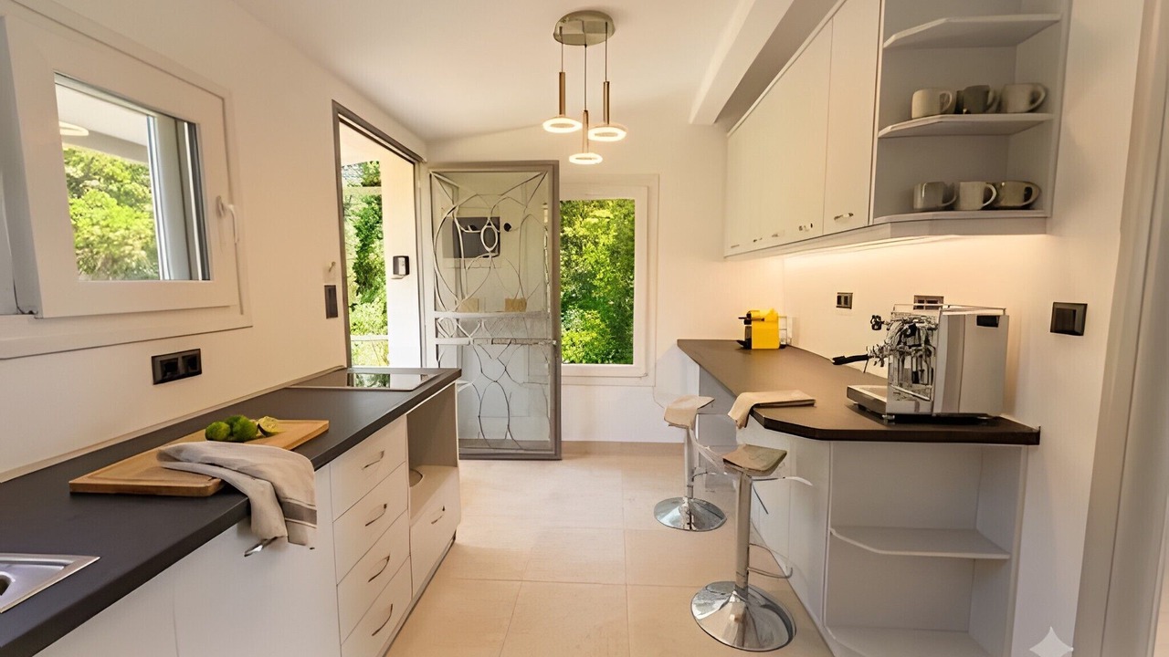 Photo of Kitchen in Petaleia