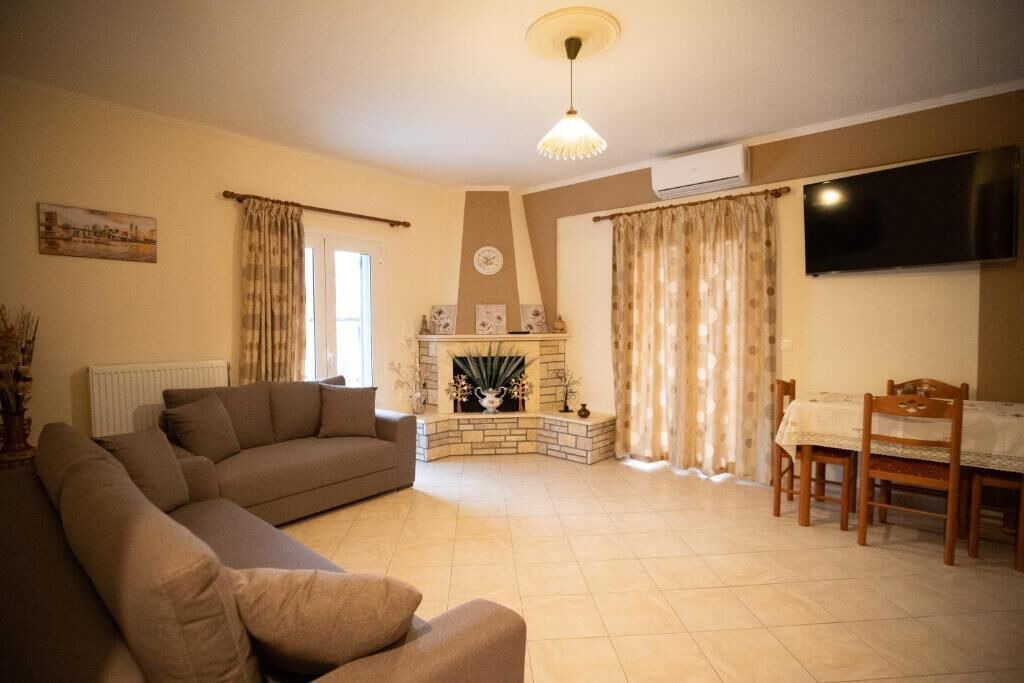 Photo of Livingroom in Apolpaina