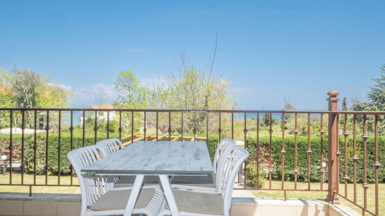Photo of Patio Balcony in Polichrono