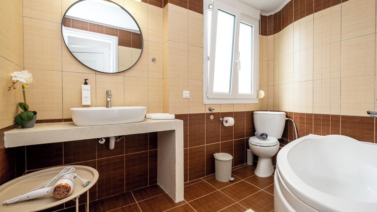 Photo of Bathroom in Polichrono