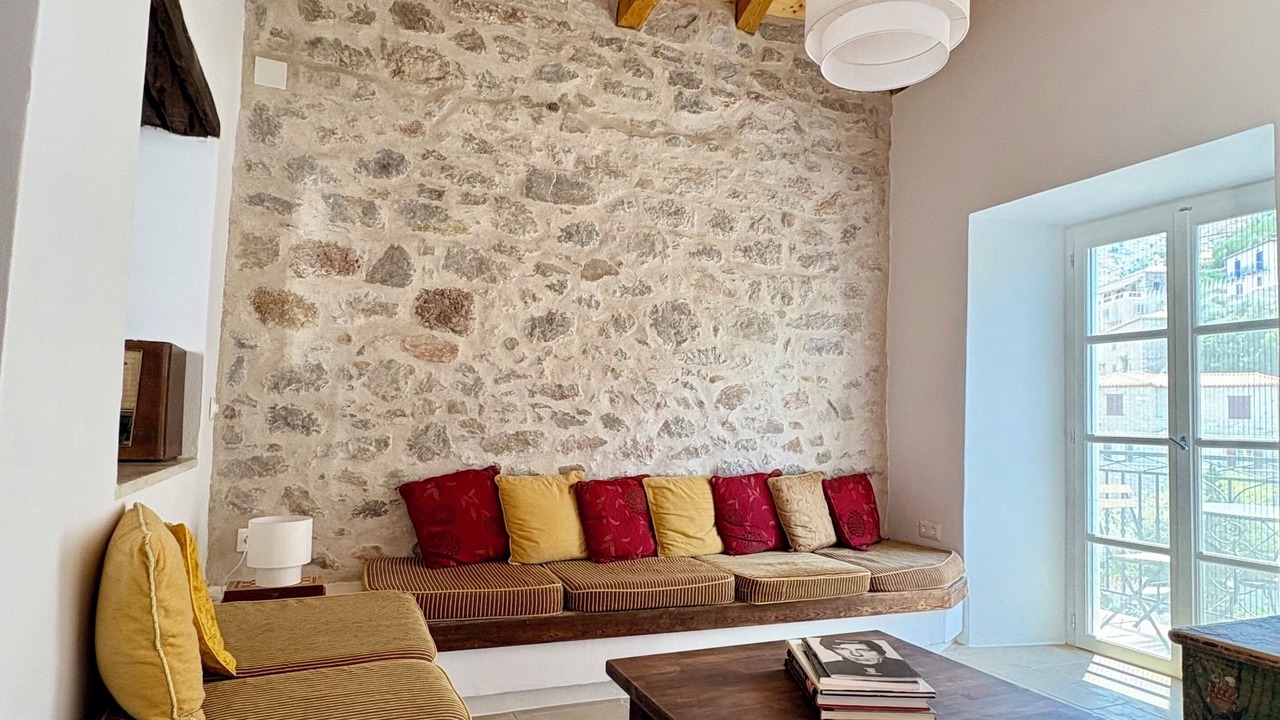 Photo of Livingroom in Idhra
