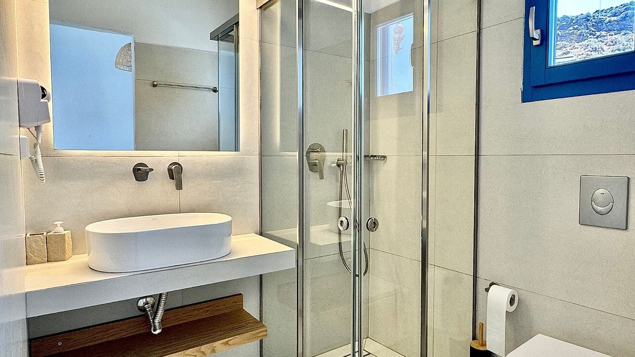Photo of Bathroom in Katapola