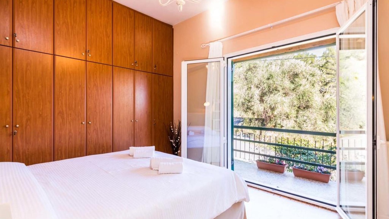 Photo of Bedroom in Ipsos