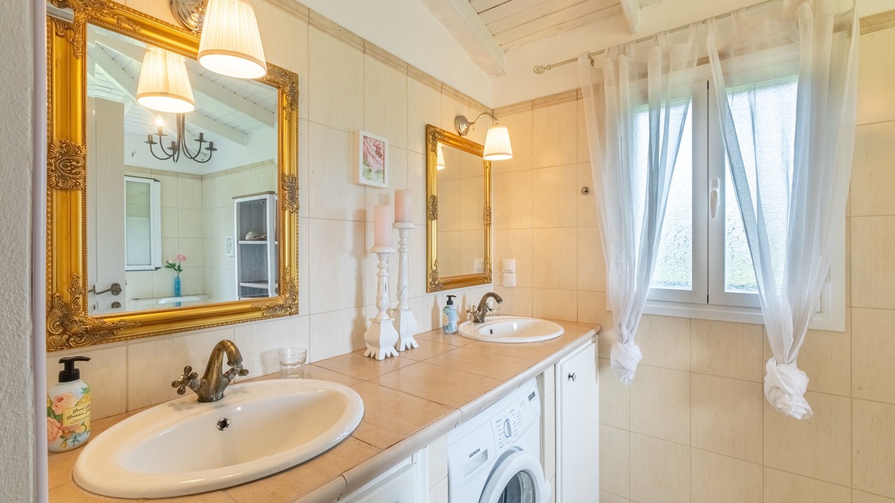 Photo of Bathroom in Lefkimmi