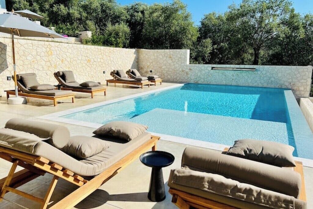 Photo of Outdoor in Peroulion