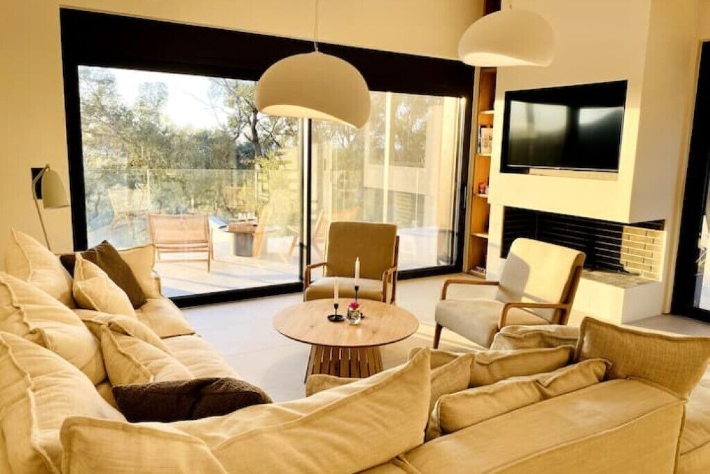 Photo of Livingroom in Peroulion