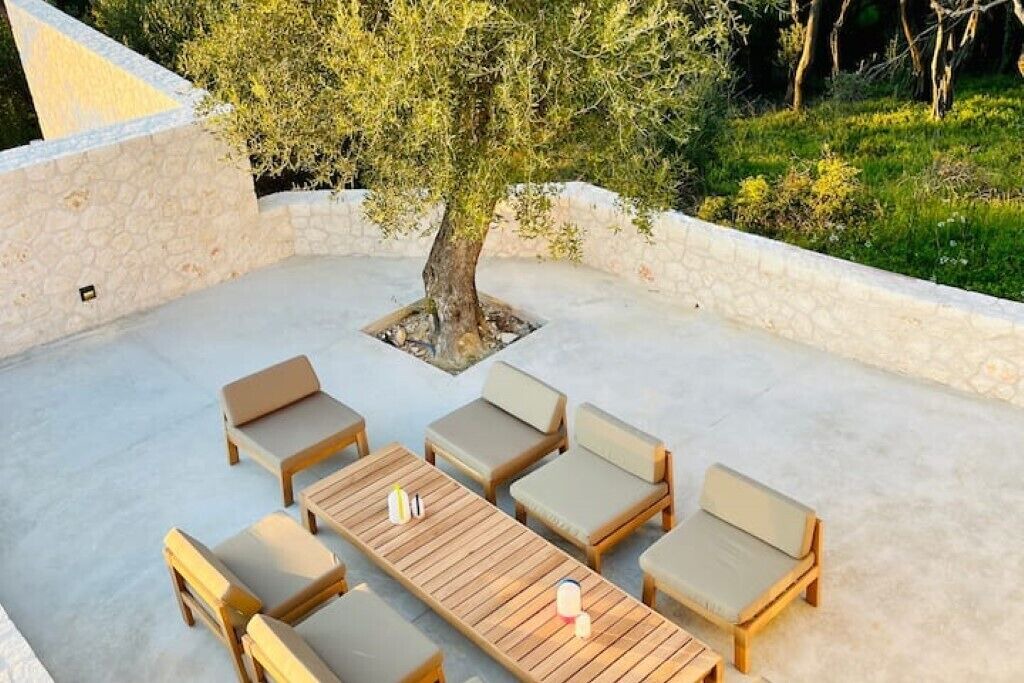 Photo of Patio Balcony in Peroulion