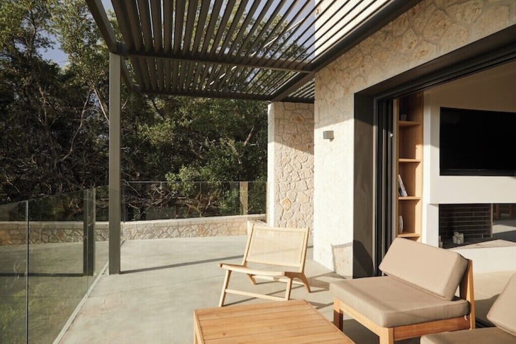 Photo of Patio Balcony in Peroulion