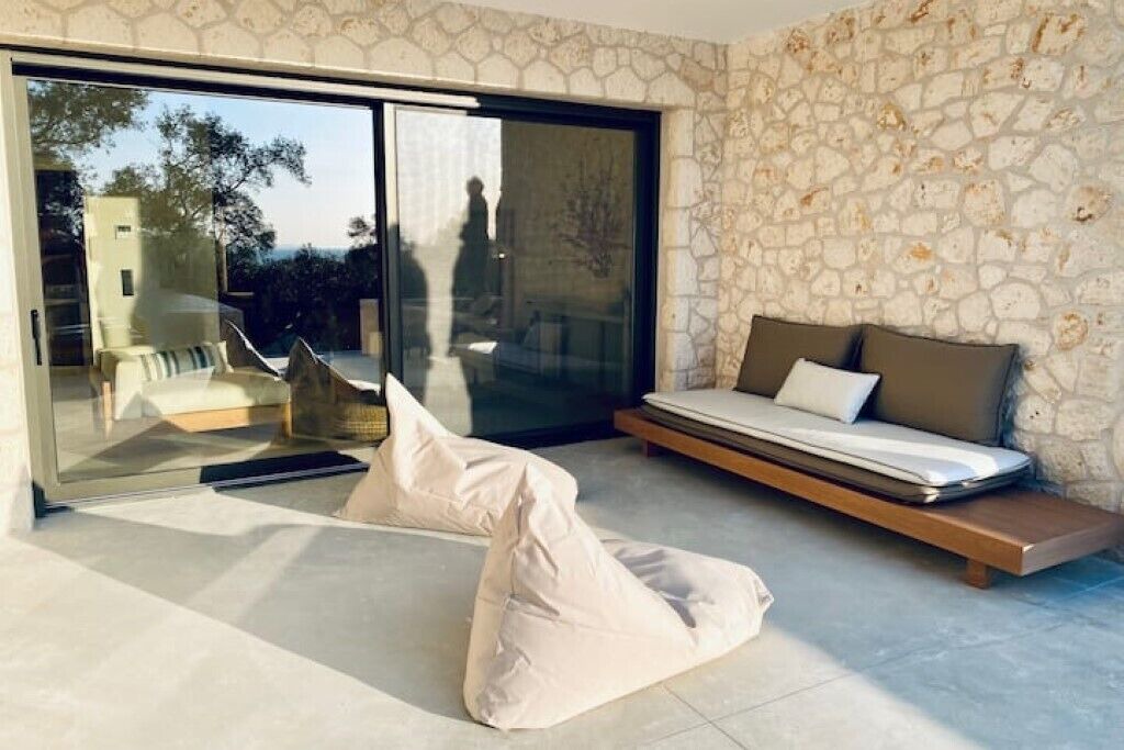 Photo of Livingroom in Peroulion