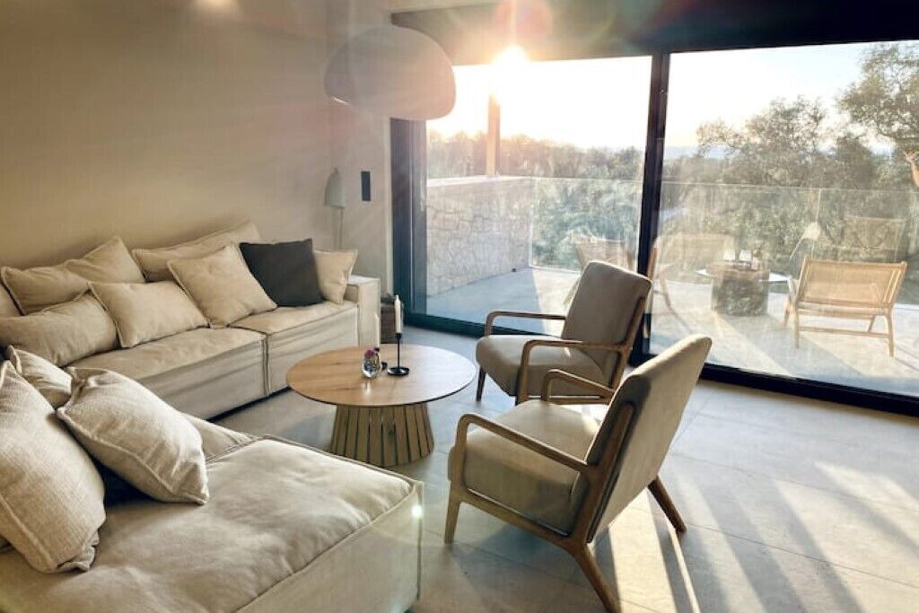 Photo of Livingroom in Peroulion