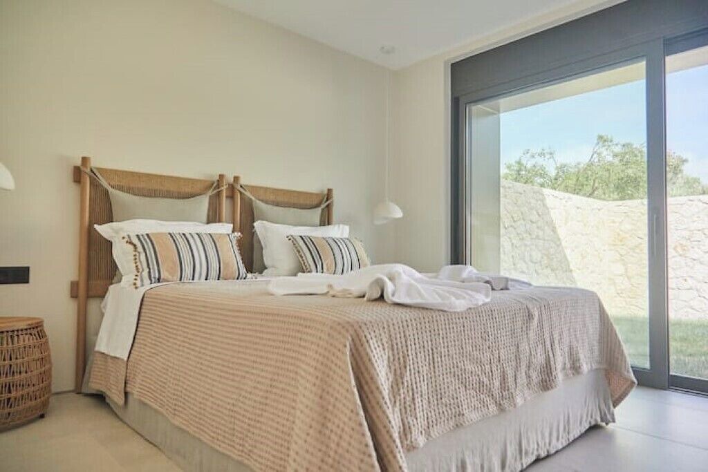 Photo of Bedroom in Peroulion