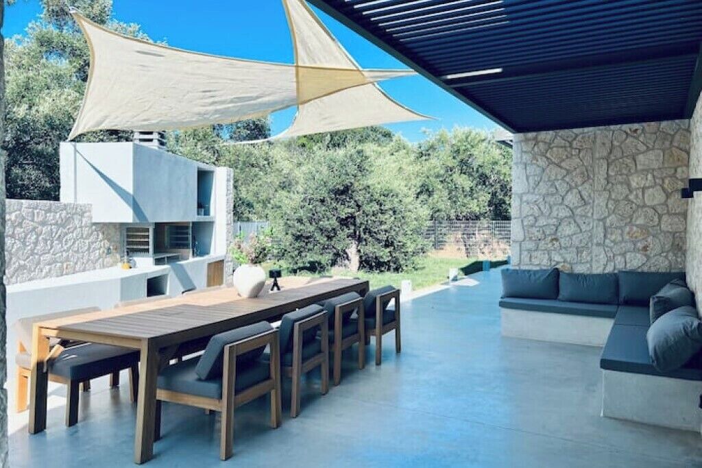 Photo of Outdoor in Peroulion