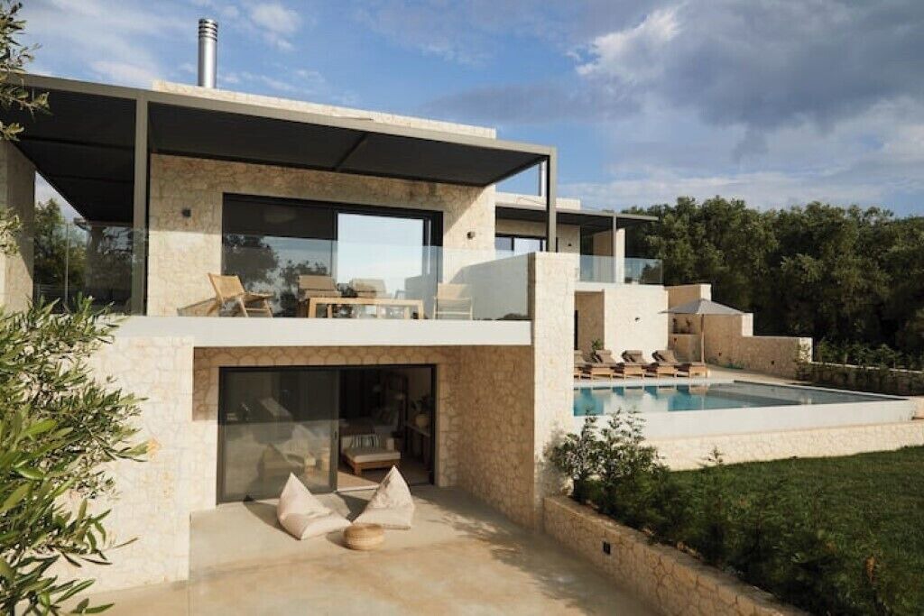 Photo of Patio Balcony in Peroulion