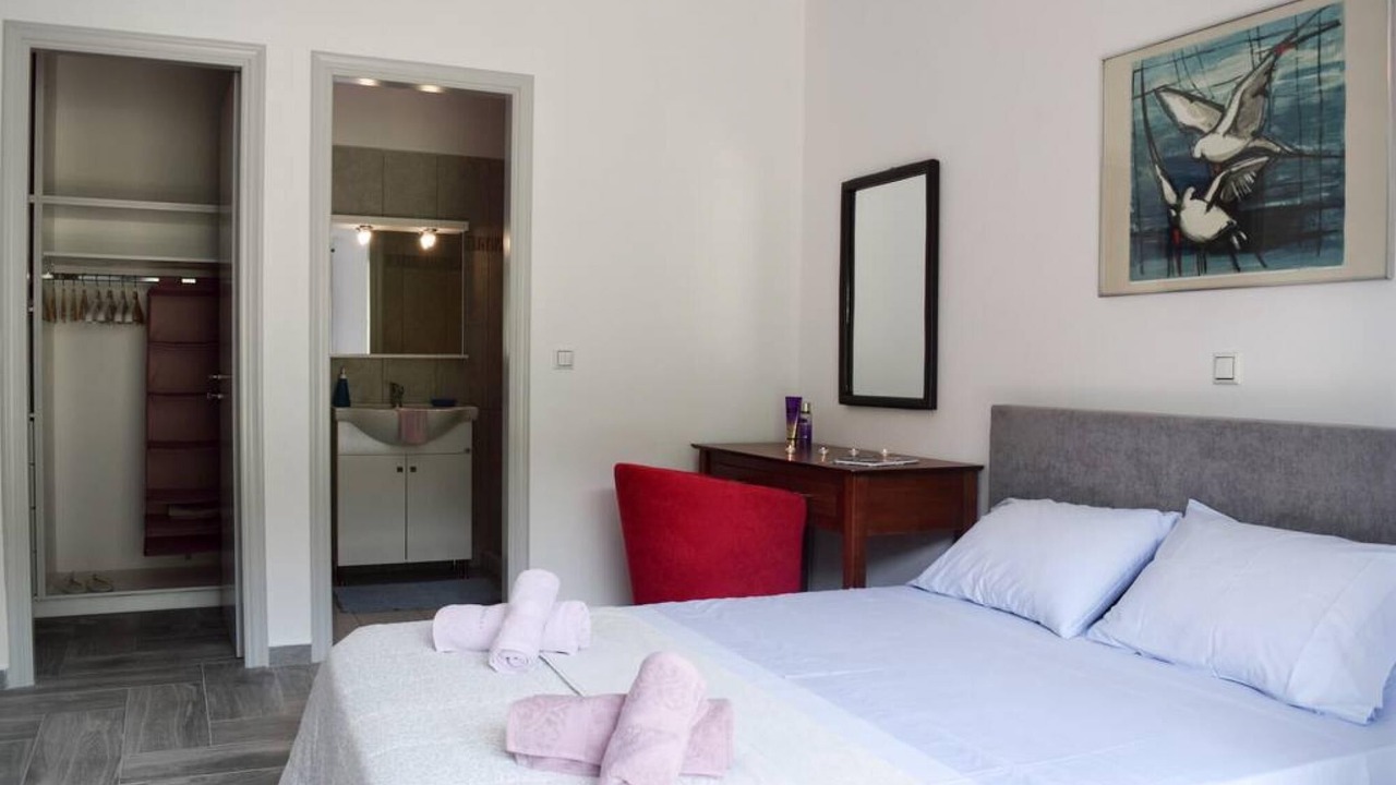 Photo of Bedroom in Dhrakata