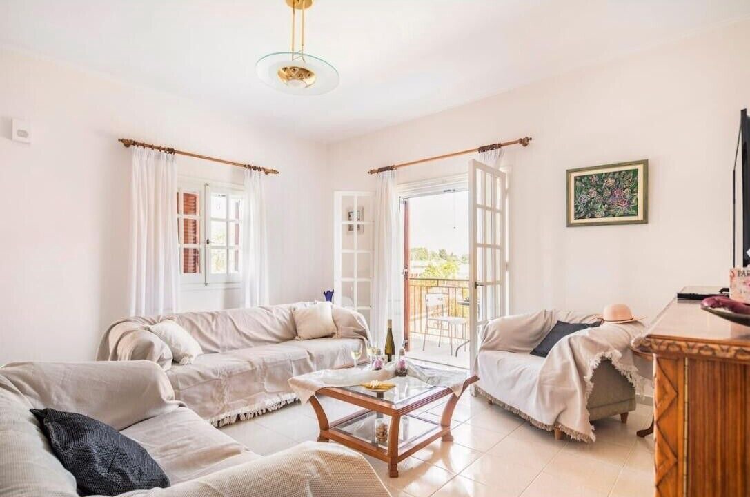 Photo of Livingroom in Petriti