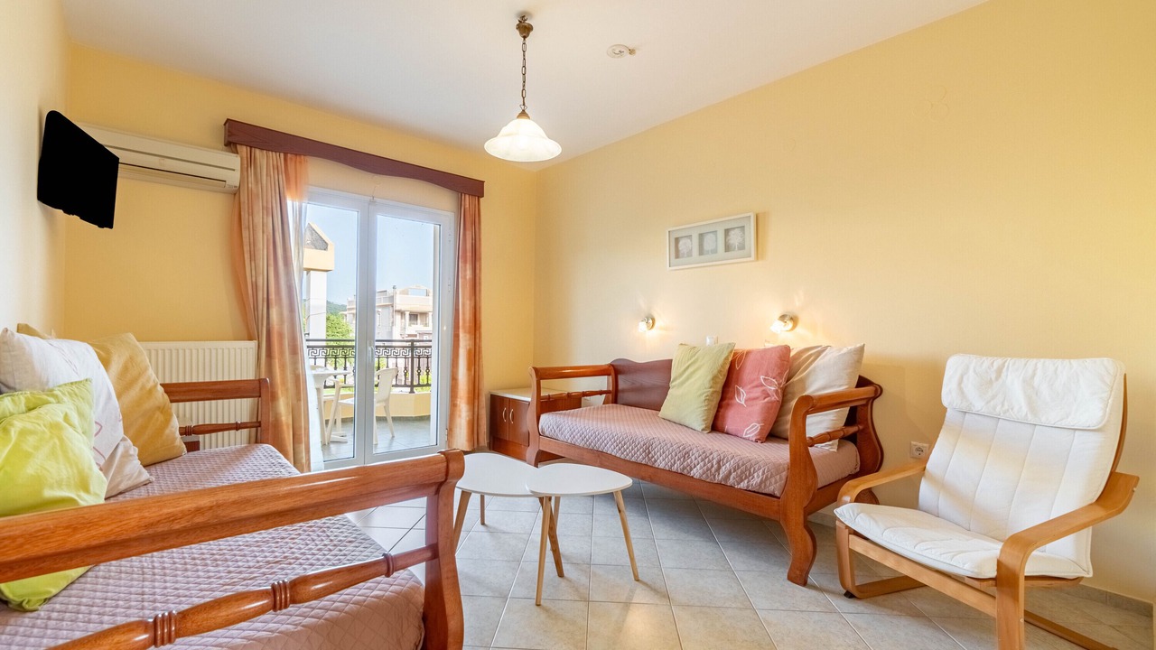 Photo of Livingroom in Agios Stefanos Avliotes