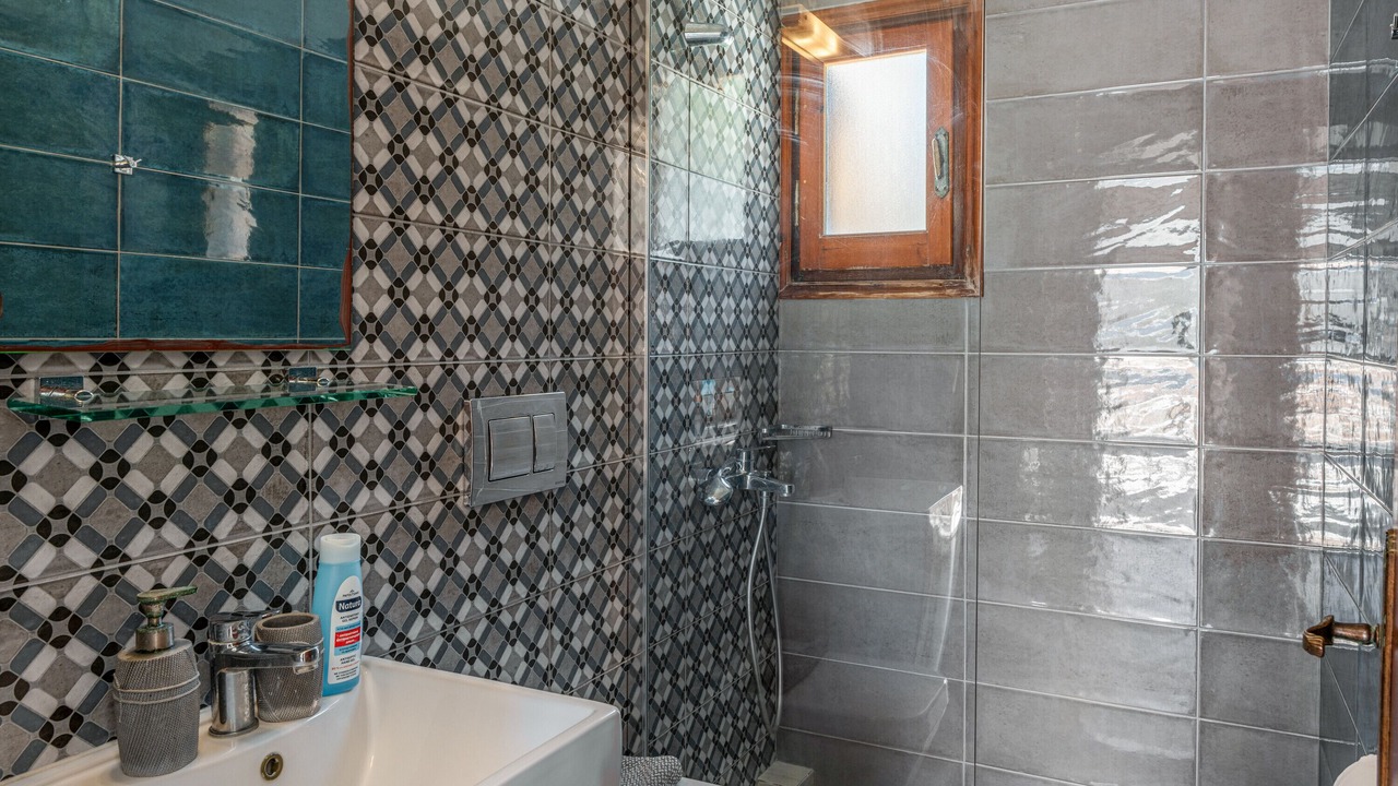 Photo of Bathroom in Kamari