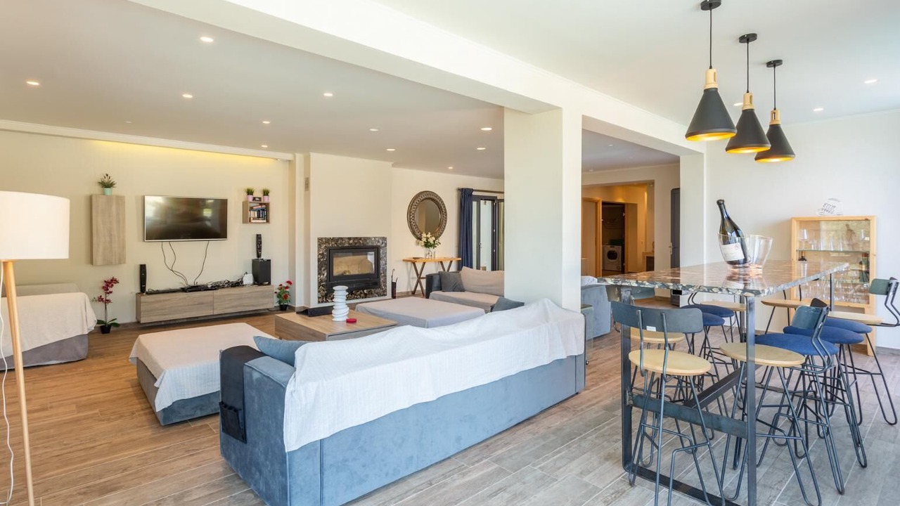 Photo of Livingroom in Petaleia
