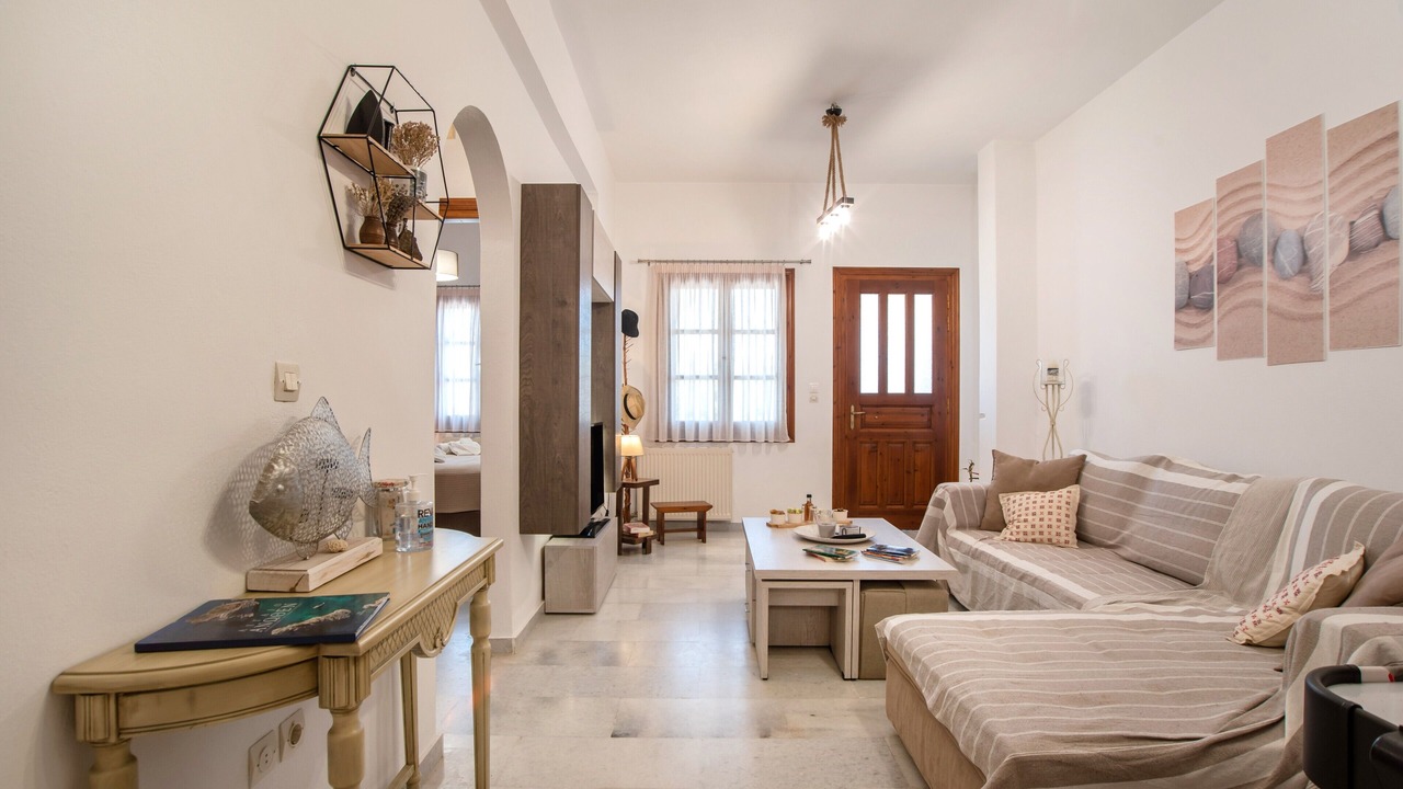 Photo of Livingroom in Aperathos