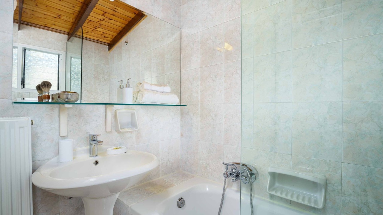 Photo of Bathroom in Pirgi