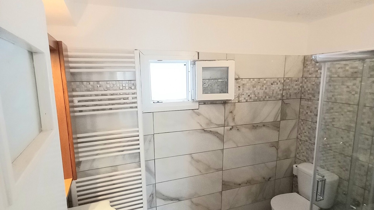 Photo of Bathroom in Glinado