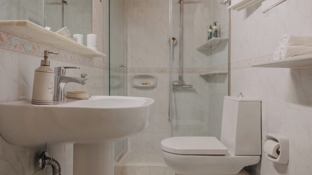 Photo of Bathroom in Makrata
