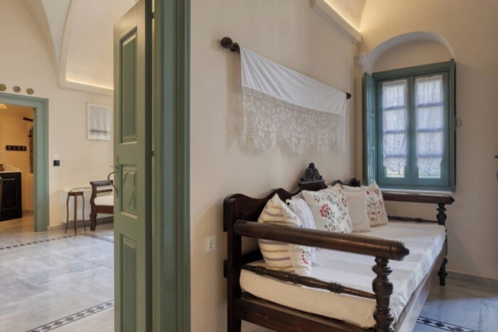 Photo of Bedroom in Oia