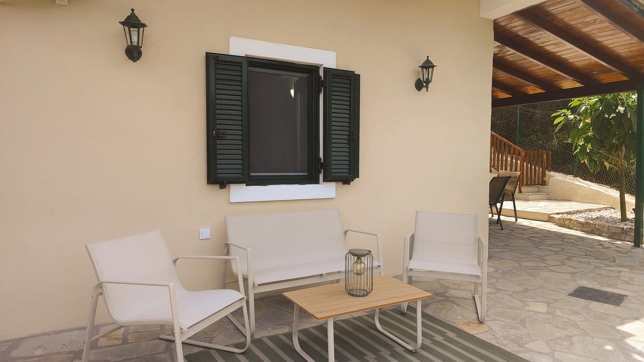 Photo of Patio Balcony in Peroulion
